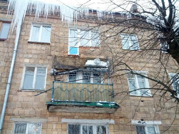 Сергиев посад-инфо обрушился балкон в доме на улице толстого.