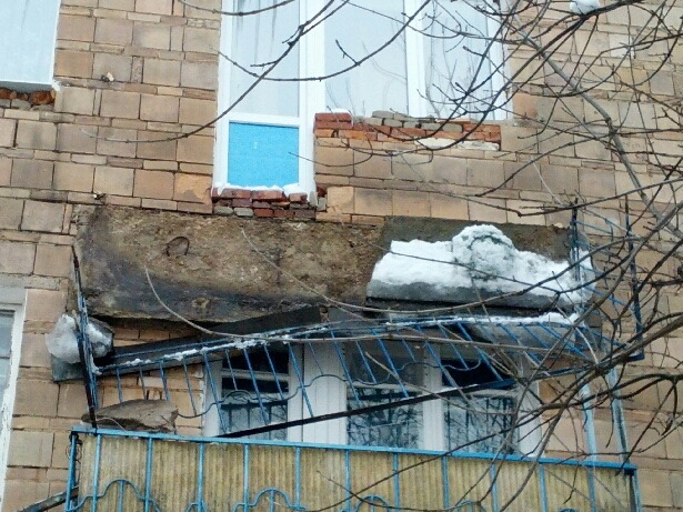 Сергиев посад-инфо обрушился балкон в доме на улице толстого.