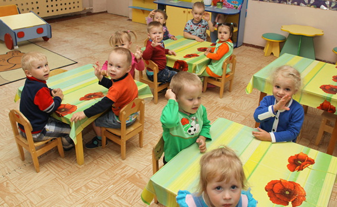 Глава района Владимир Коротков посетил школы, детские сады и медицинские учреждения Васильевского поселения